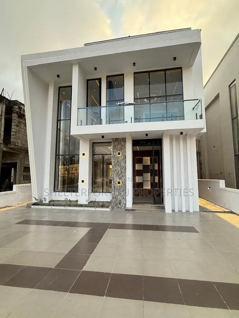 5bdrm Duplex in Ikota for sale in Ikota