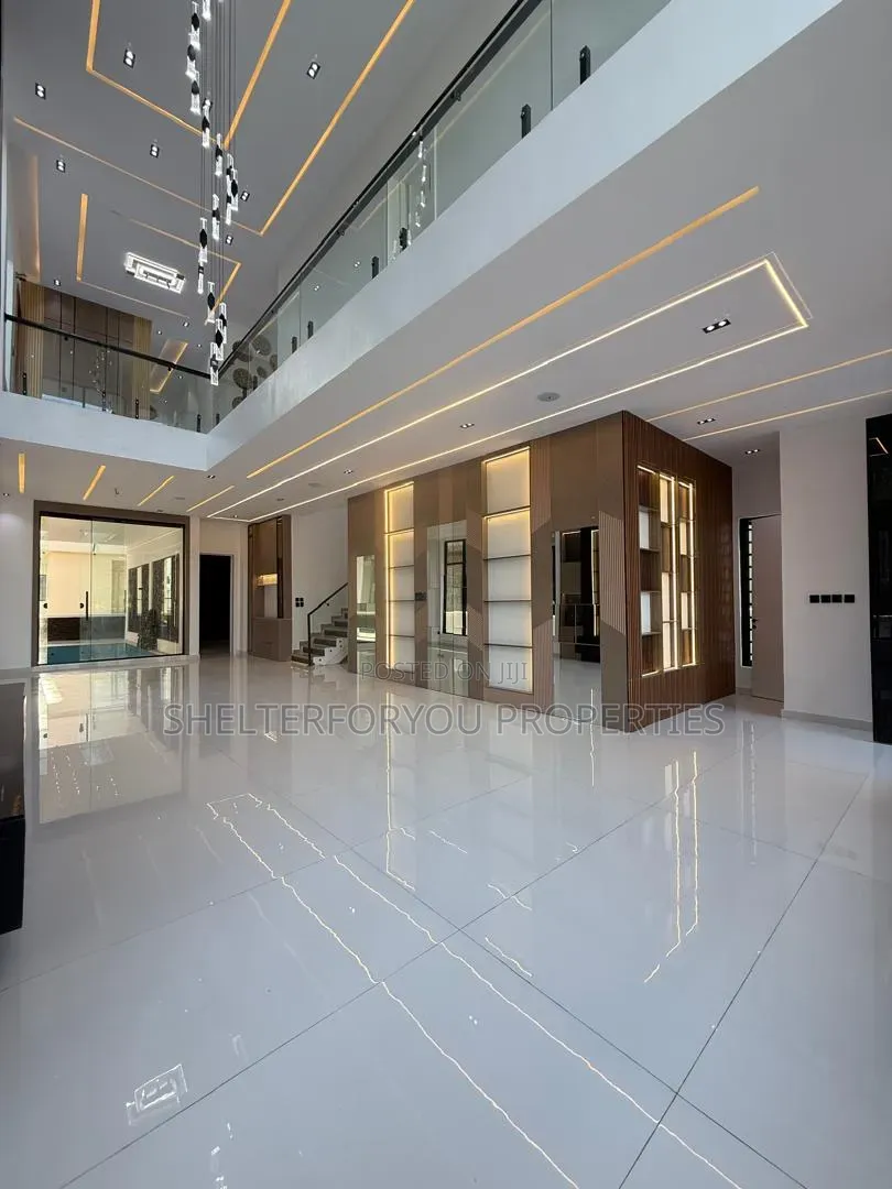 5bdrm Duplex in Ikota for sale in Ikota