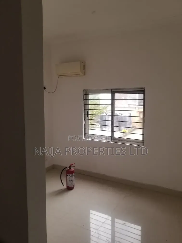 3bdrm Apartment in Off Fatai Arobioke, Lekki Phase 1 for rent in Lekki Phase 1