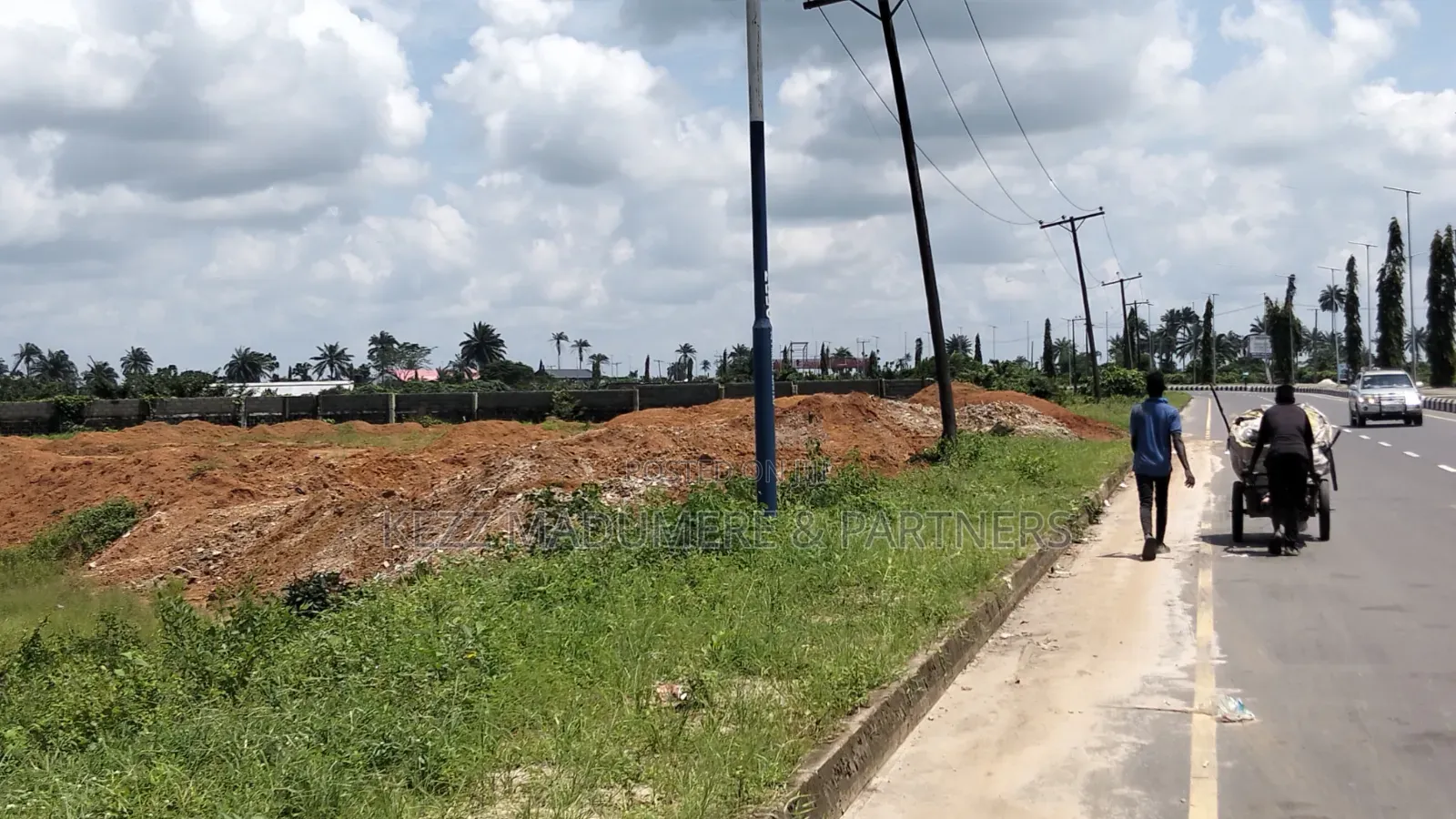 For Sale : 16 Plots on Major Obirikwere Opm New Airport Rd, Ph in New Layout