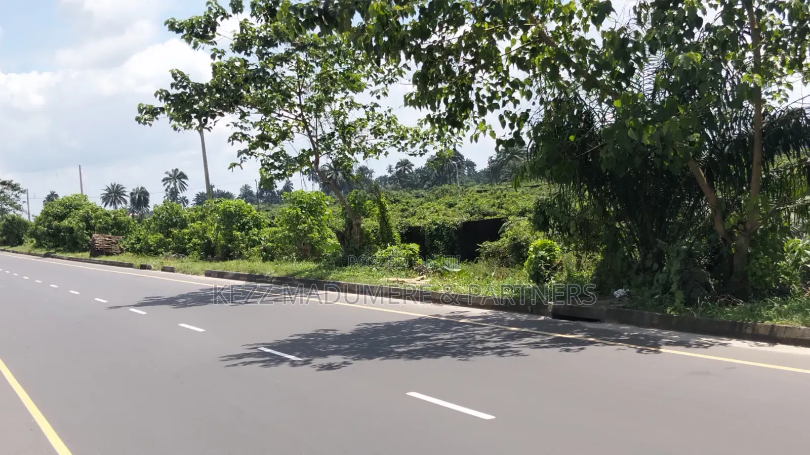 For Sale : 16 Plots on Major Obirikwere Opm New Airport Rd, Ph in New Layout