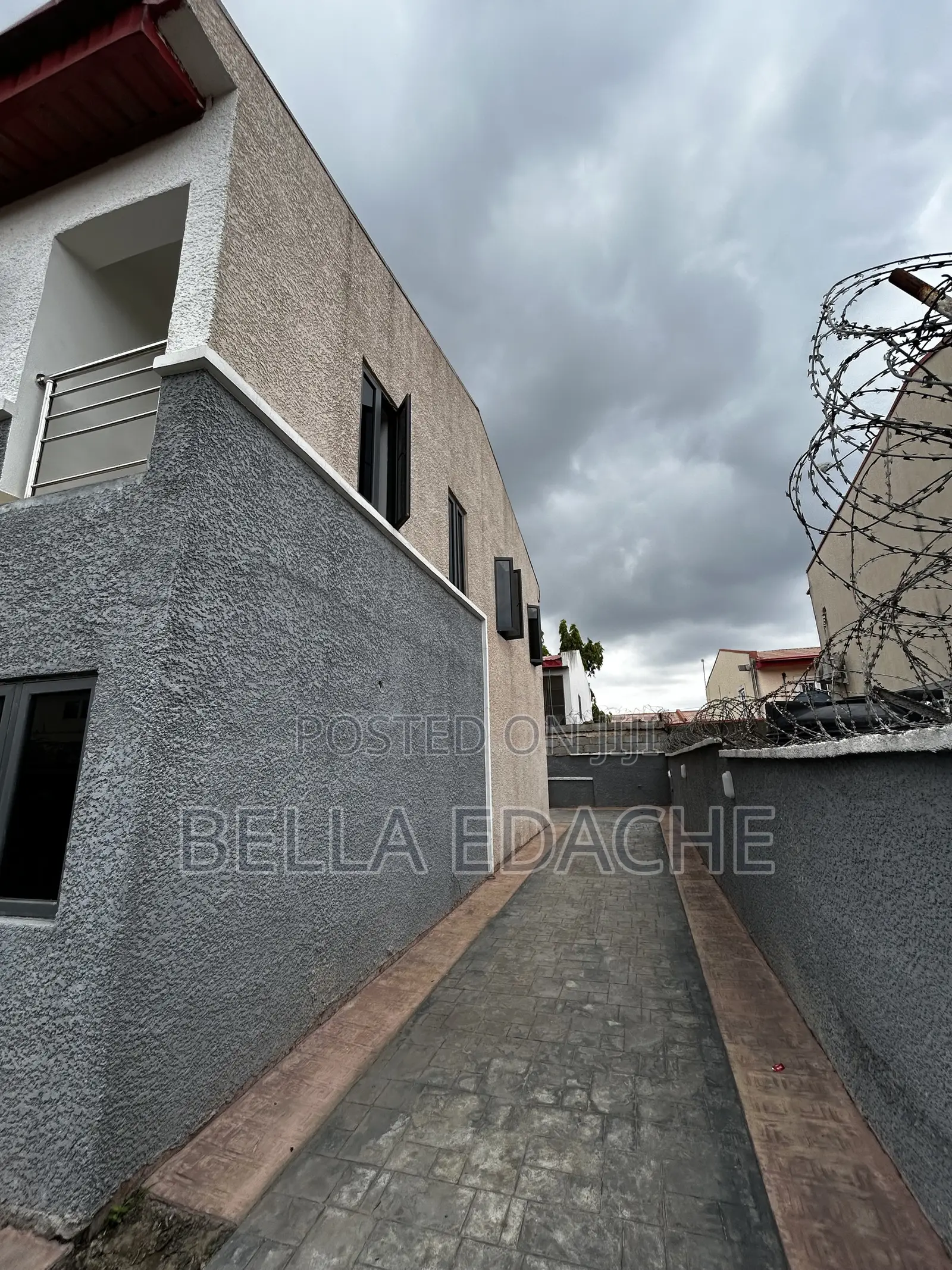 4bdrm Duplex in Kado for sale in Kado