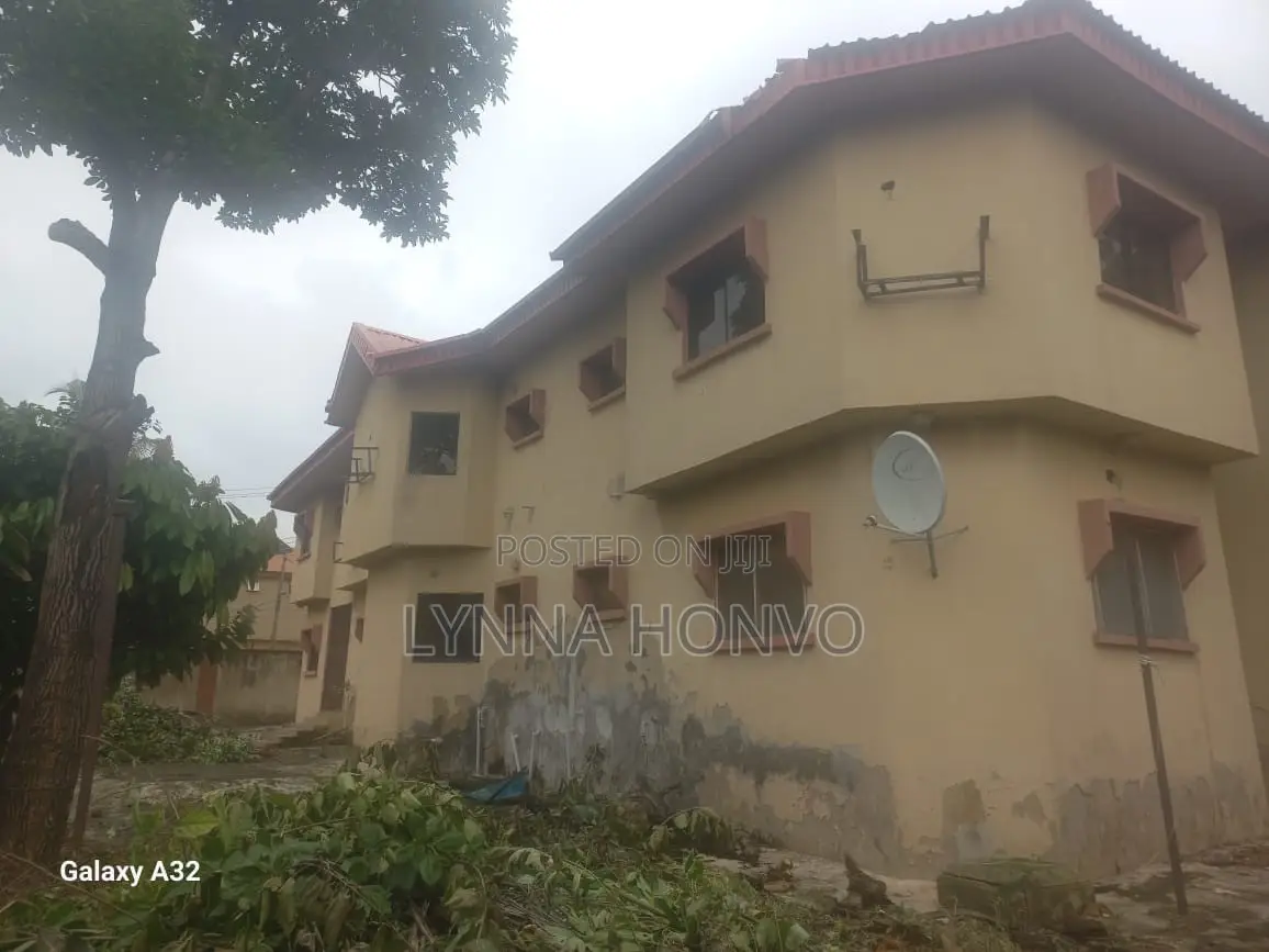 10bdrm Duplex in Olowogbo Estate, Agric for sale in Agric