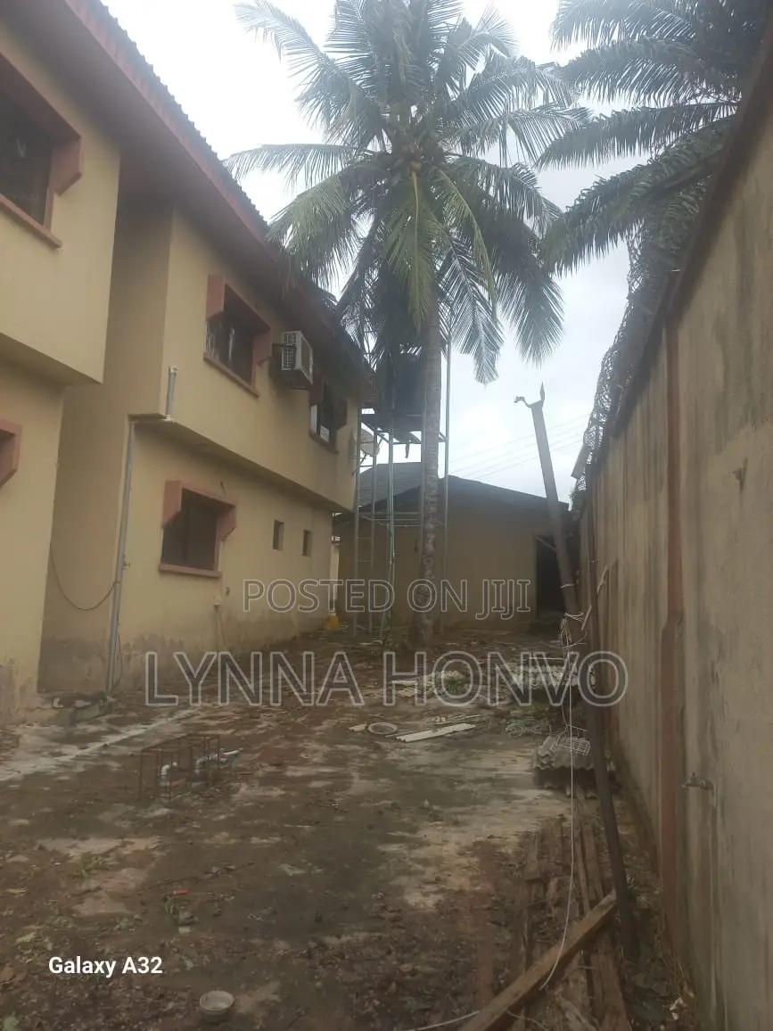 10bdrm Duplex in Olowogbo Estate, Agric for sale in Agric