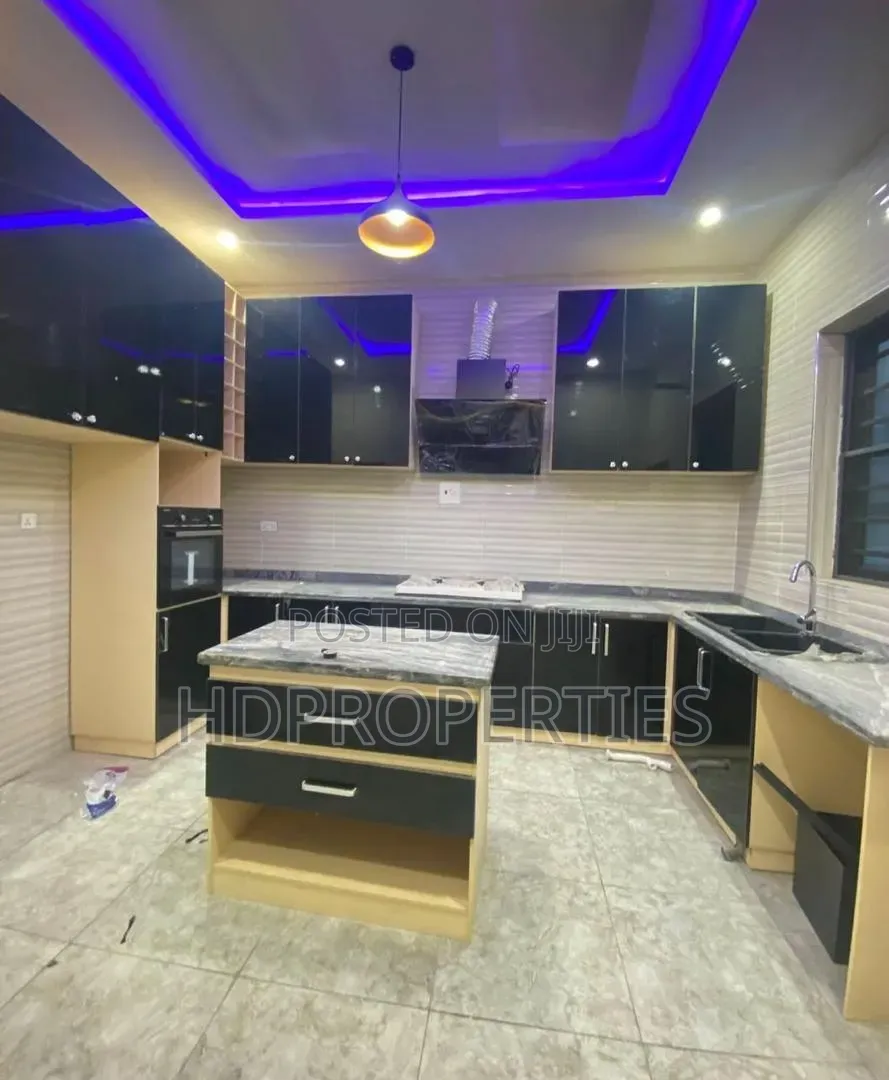 1bdrm Shared Apartment in Royal Pine, Lagos Island / Lagos Island in Lagos Island / Lagos Island