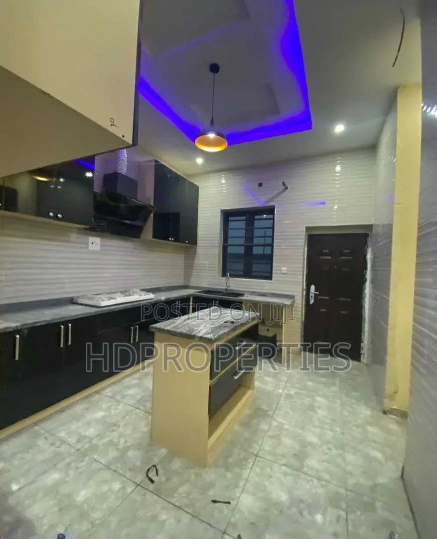 1bdrm Shared Apartment in Royal Pine, Lagos Island / Lagos Island in Lagos Island / Lagos Island
