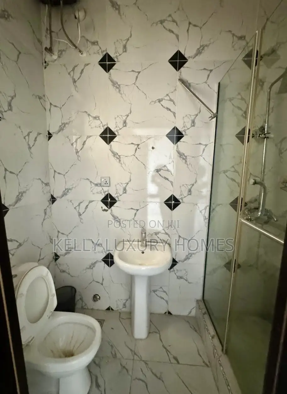 1bdrm Shared Apartment in Royal Pine Estate, Lekki Expressway for rent in Lekki Expressway