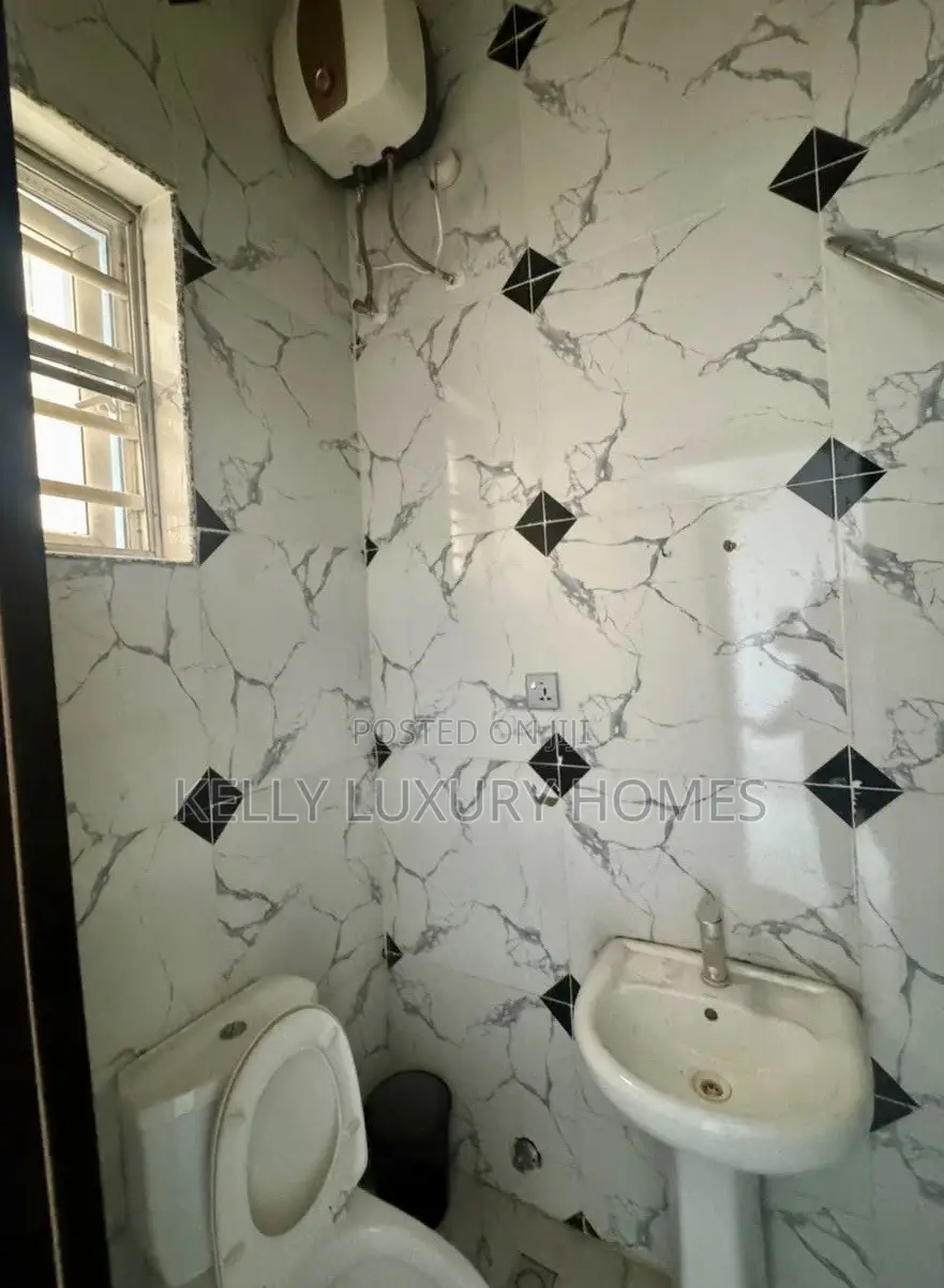 1bdrm Shared Apartment in Royal Pine Estate, Lekki Expressway for rent in Lekki Expressway