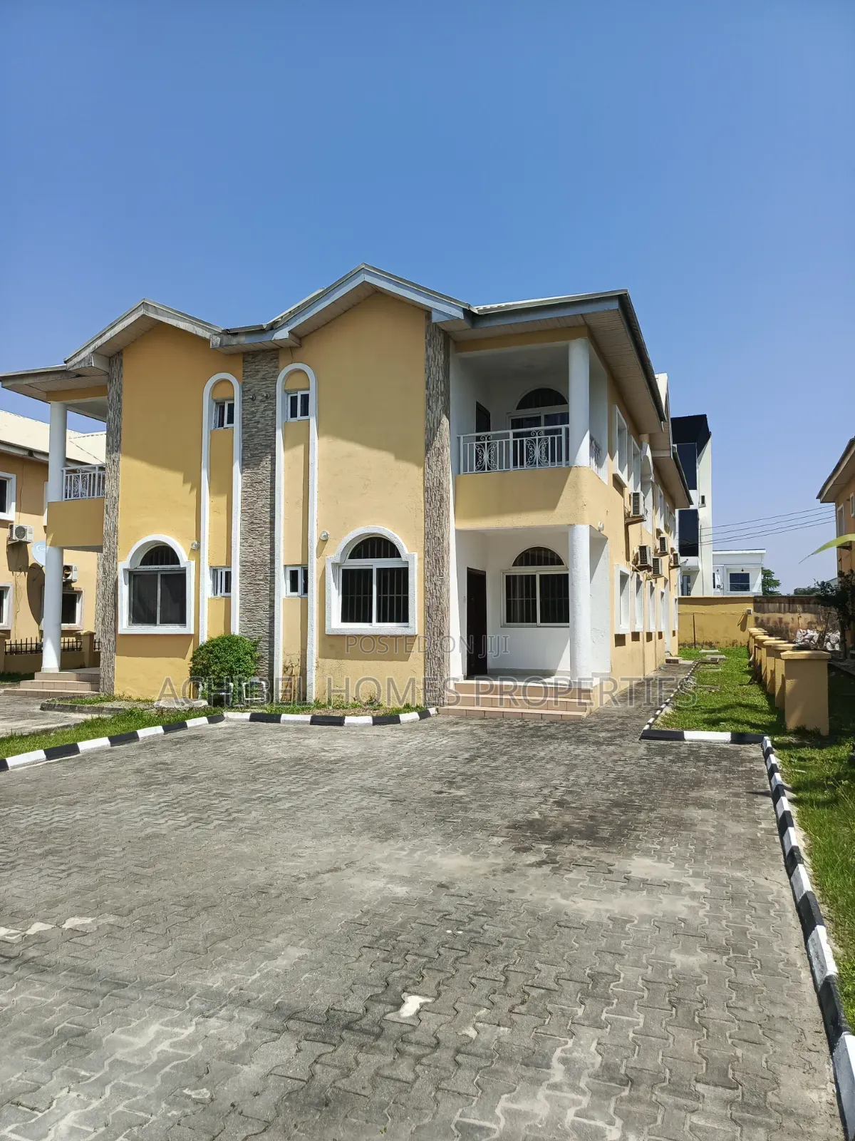 4bdrm Duplex in Abraham Adesanya, Lekki Phase 2 for rent in Lekki Phase 2