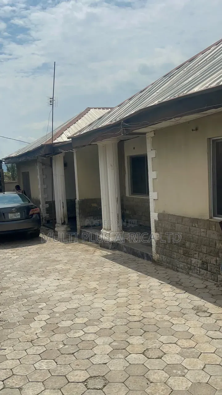 4bdrm Bungalow in 1000 Unit Housing for sale in Kuje
