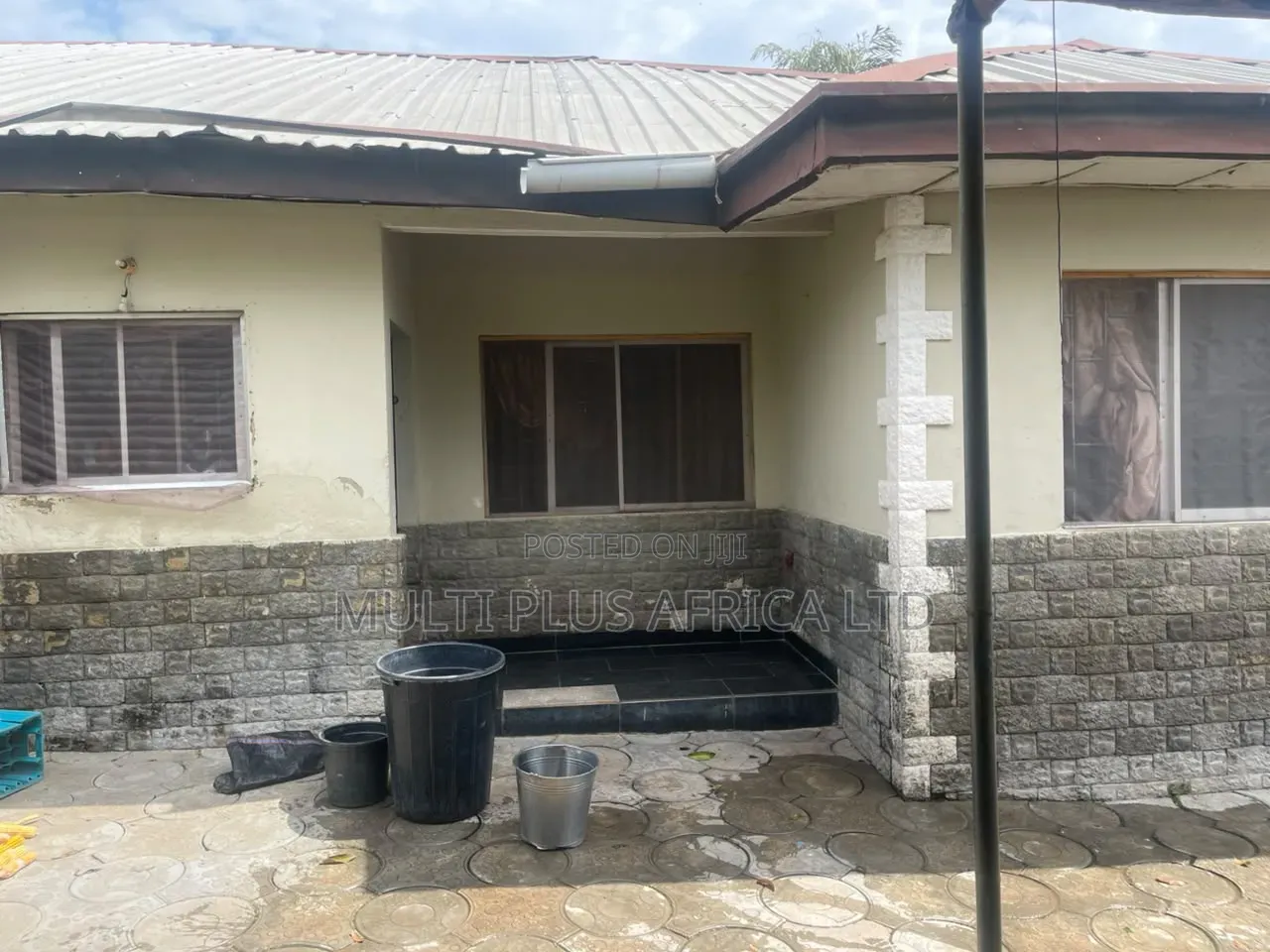 4bdrm Bungalow in 1000 Unit Housing for sale in Kuje