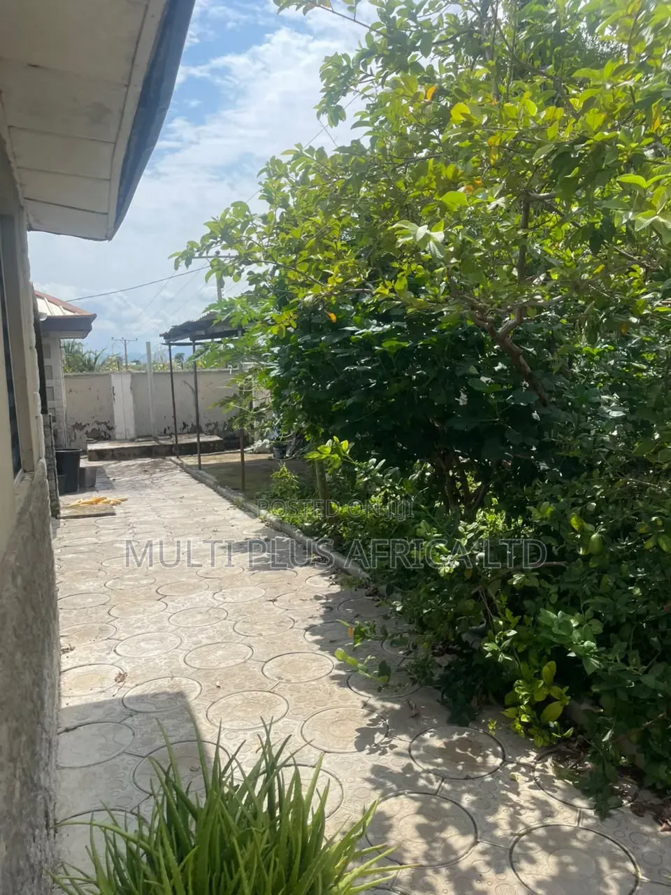 4bdrm Bungalow in 1000 Unit Housing for sale in Kuje