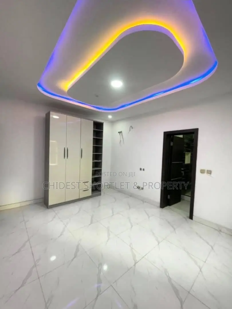 2bdrm Block of Flats in Freedom Way, Lekki Phase 1 for sale in Lekki Phase 1