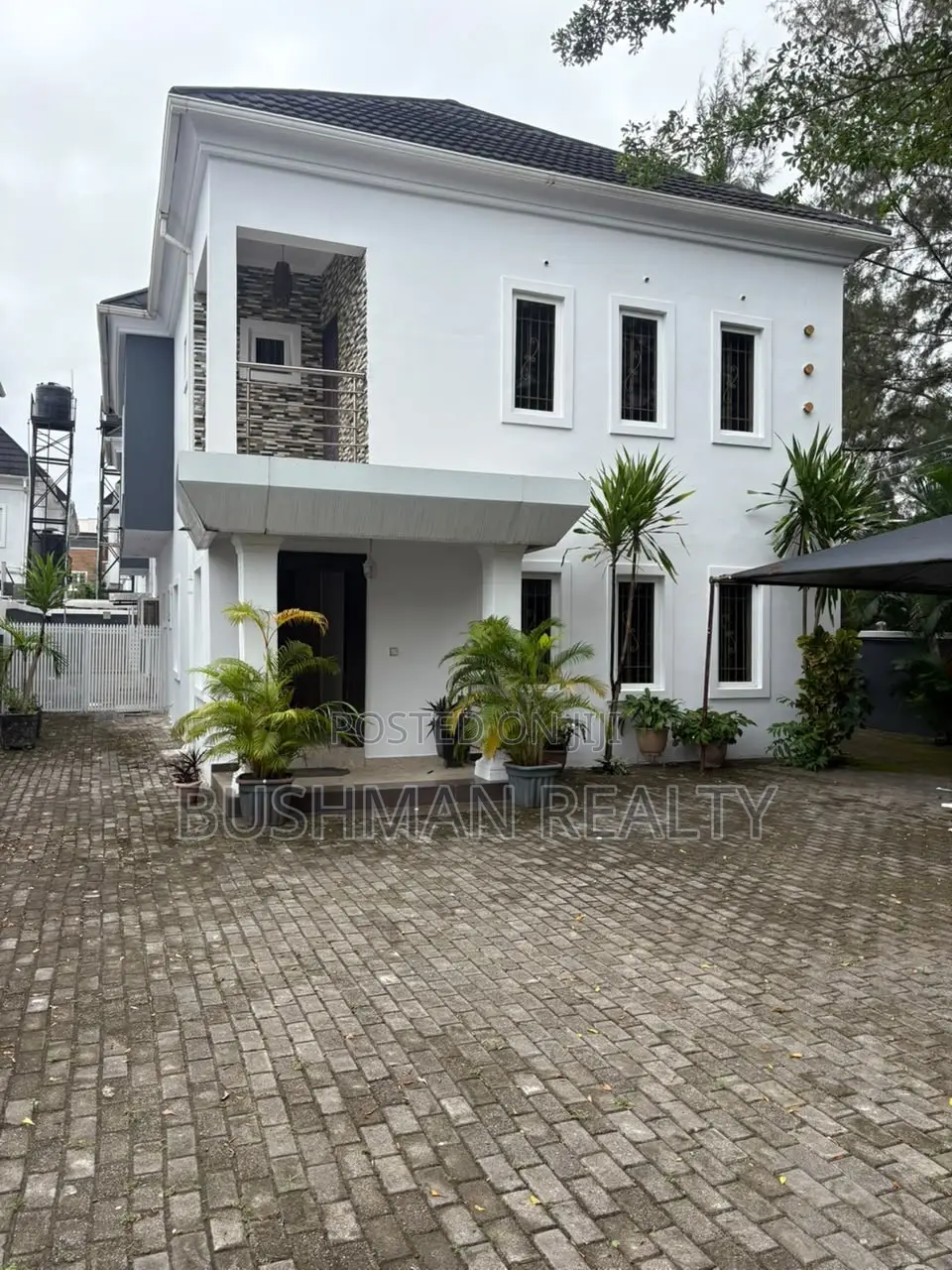 5bdrm Duplex in Ikota for rent in Ikota