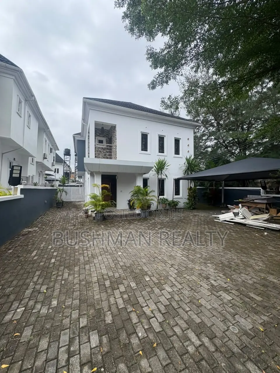 5bdrm Duplex in Ikota for rent in Ikota