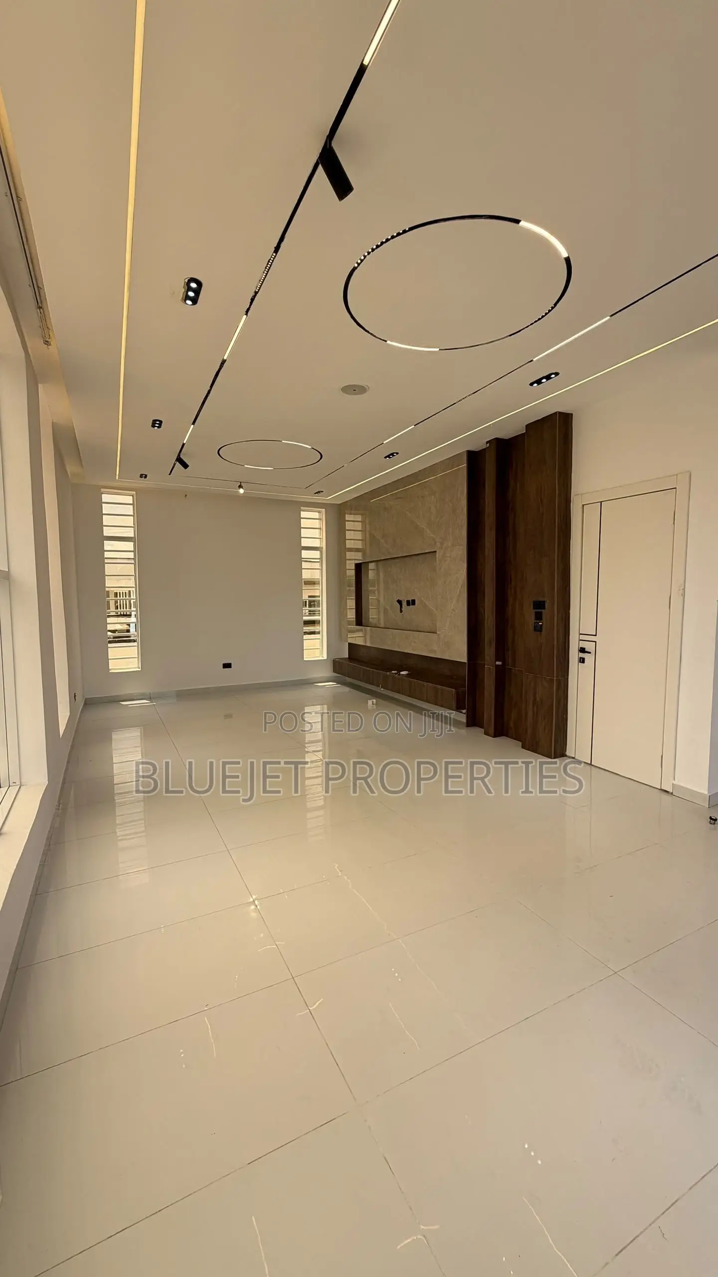 5bdrm Duplex in Chevron for sale in Chevron