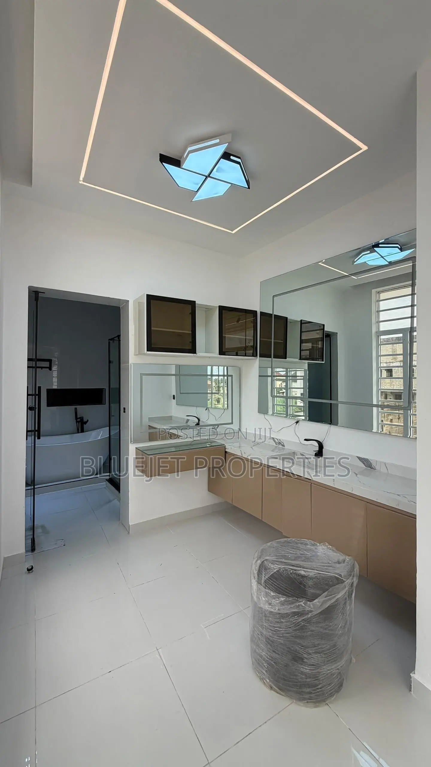 5bdrm Duplex in Chevron for sale in Chevron