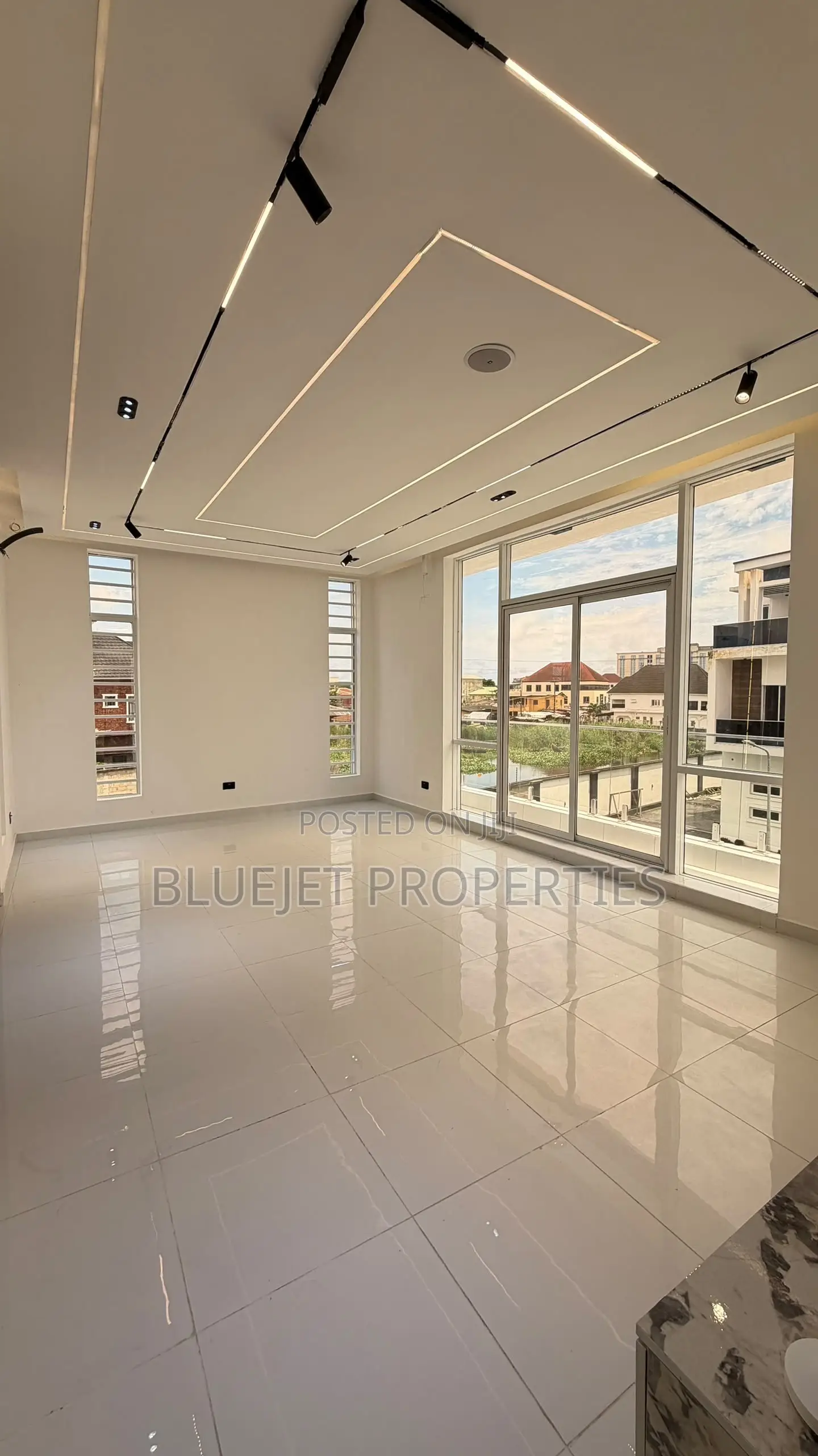 5bdrm Duplex in Chevron for sale in Chevron