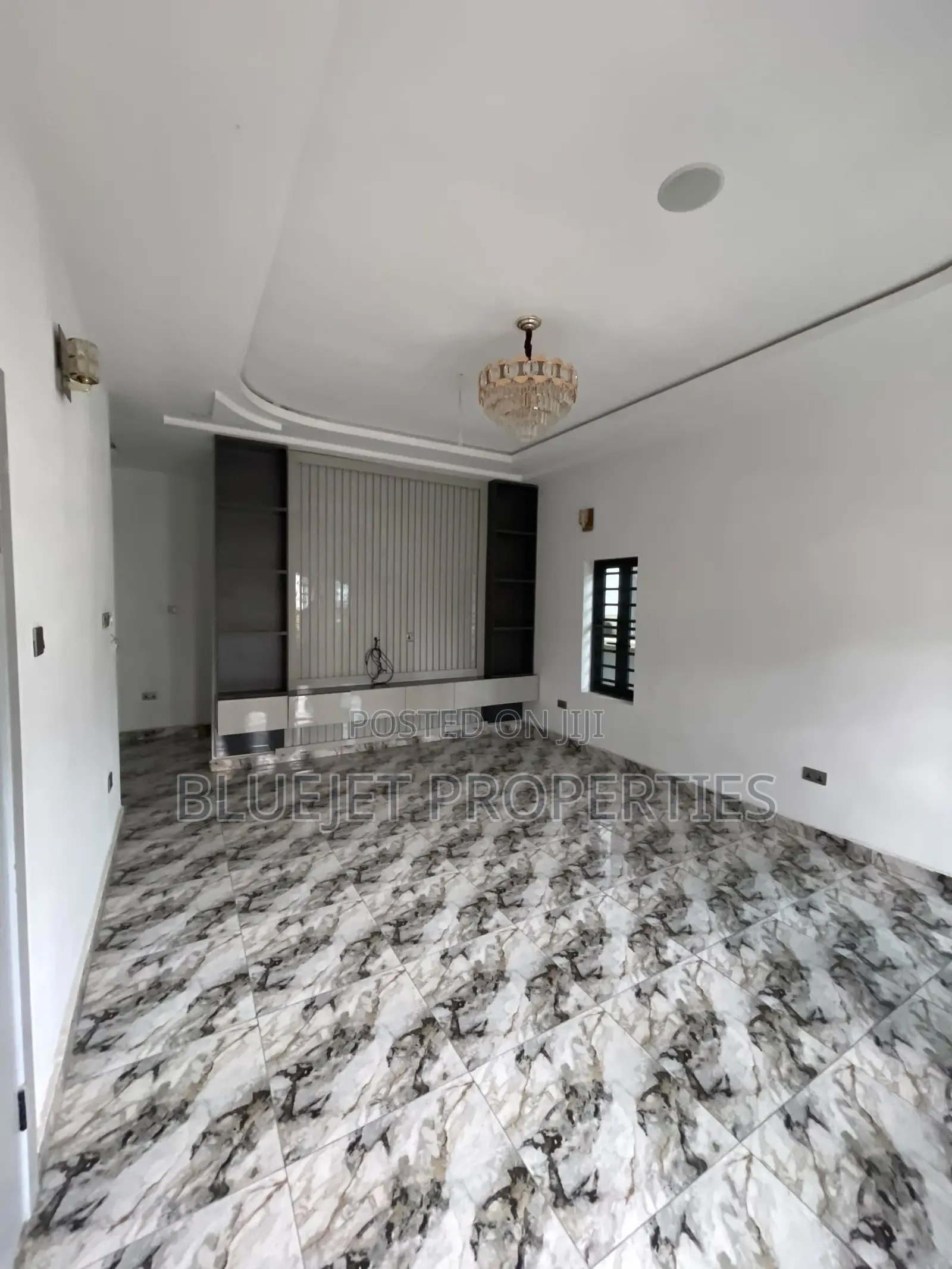 5bdrm Duplex in Lafiaji for sale in Lafiaji