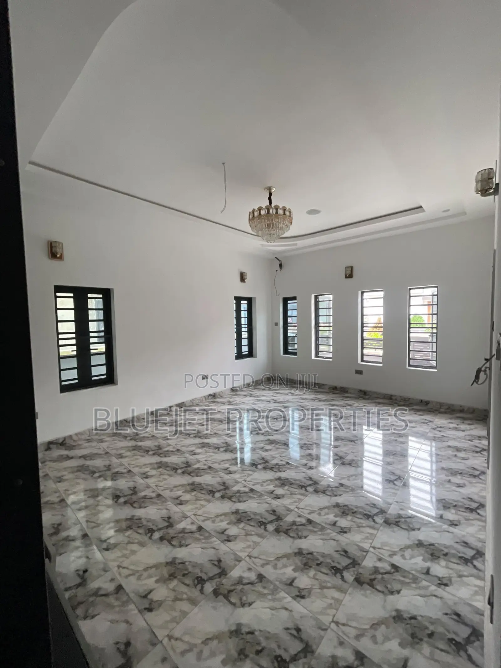 5bdrm Duplex in Lafiaji for sale in Lafiaji