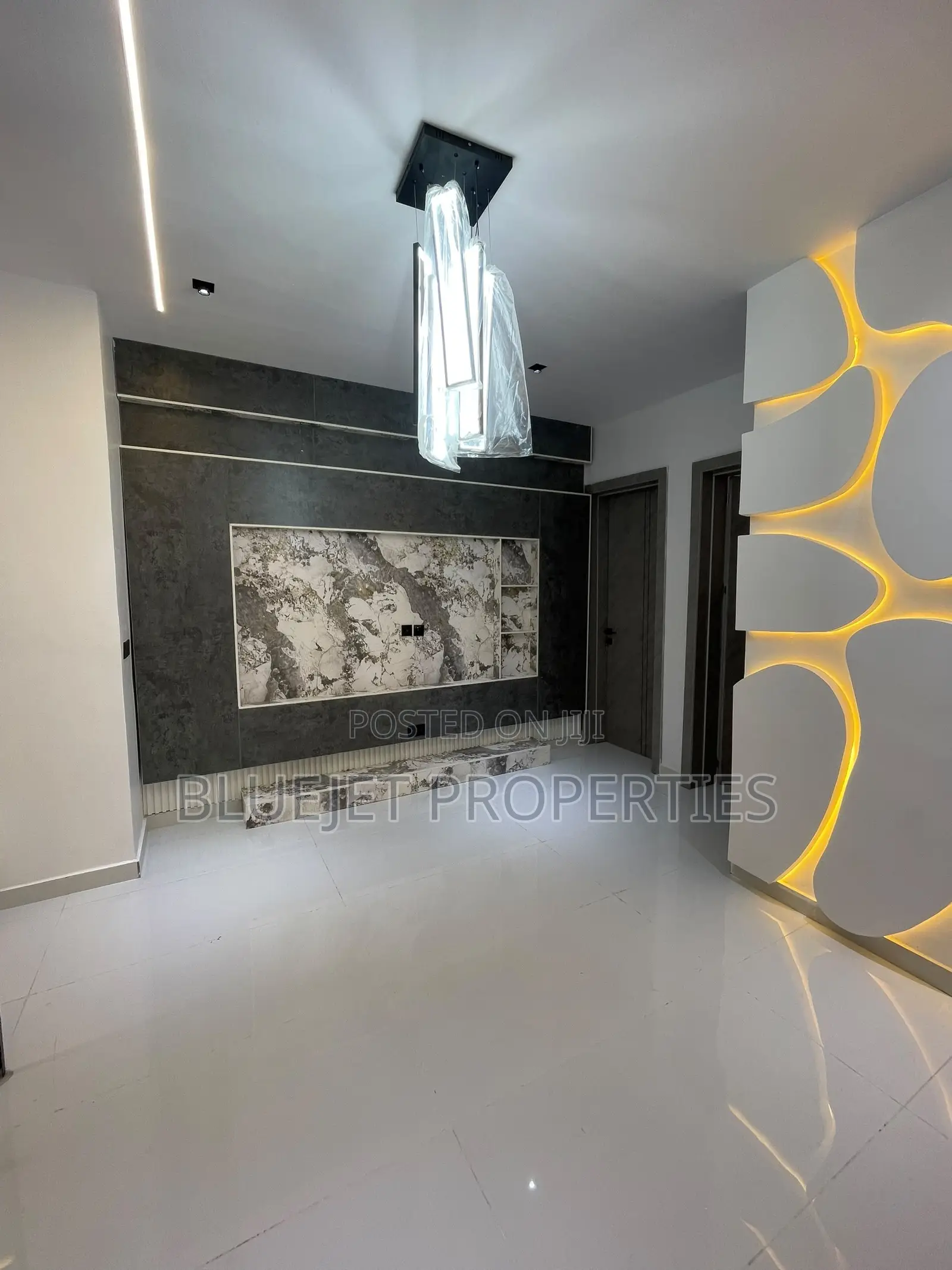 5bdrm Duplex in Ikota for sale in Ikota