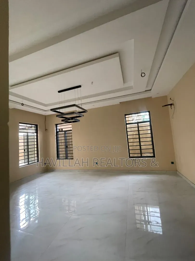 5bdrm Duplex in Omole Phase 1 for sale in Omole Phase 1