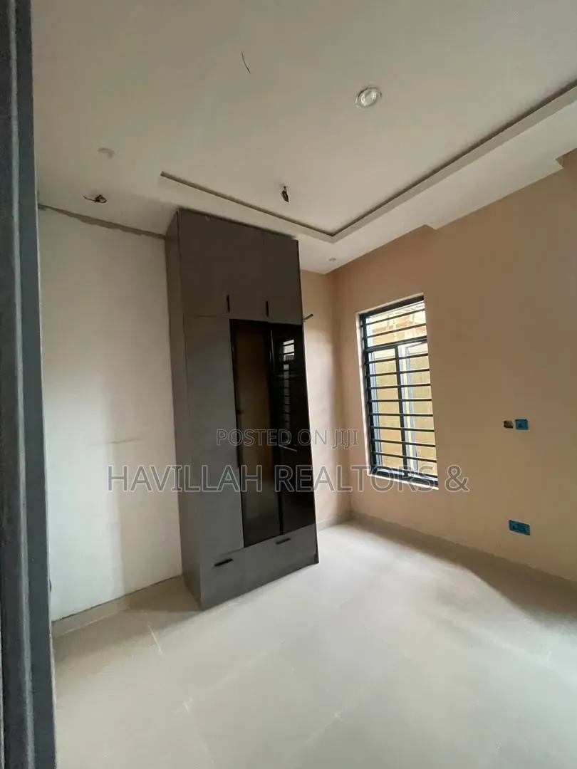 5bdrm Duplex in Omole Phase 1 for sale in Omole Phase 1