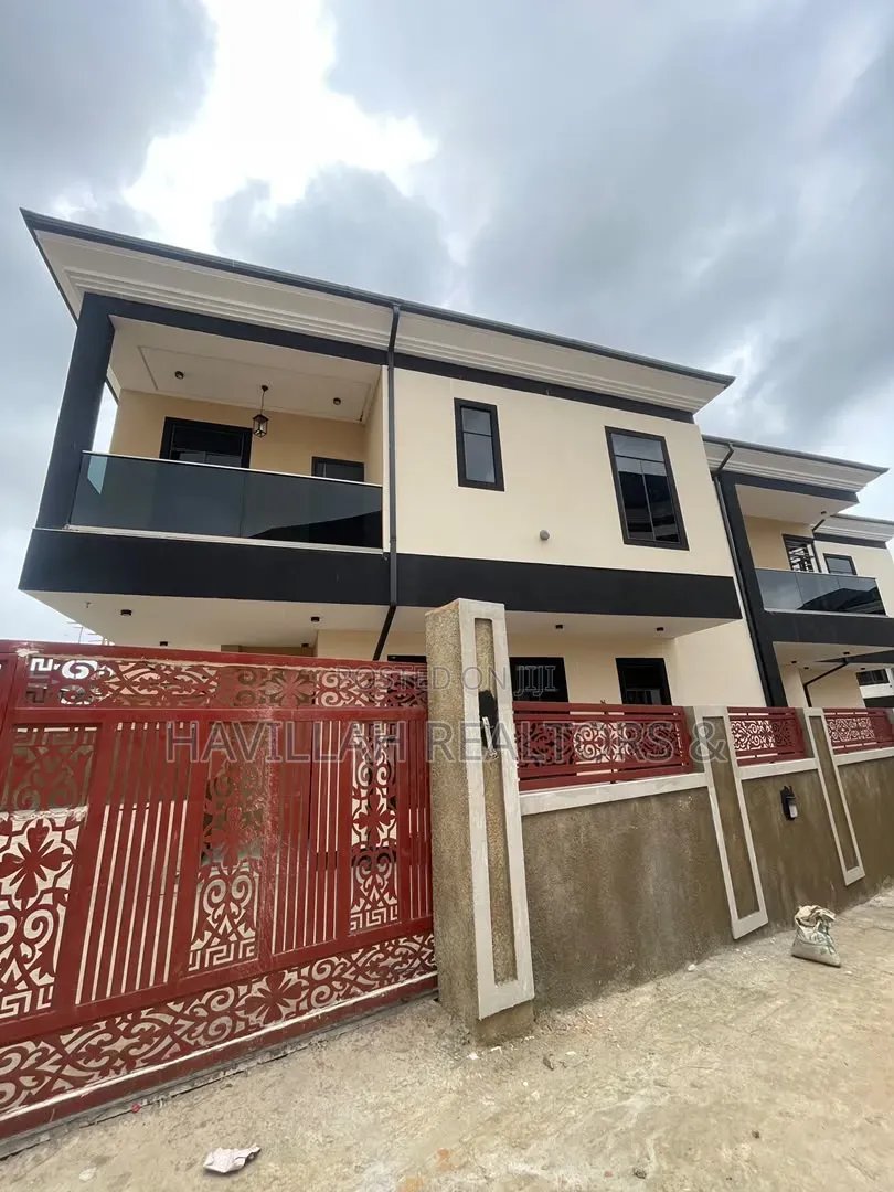 5bdrm Duplex in Omole Phase 1 for sale in Omole Phase 1
