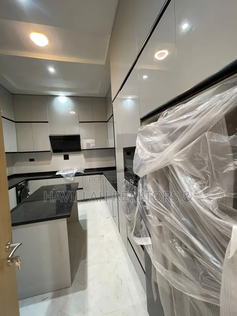 5bdrm Duplex in Opebi for sale in Opebi
