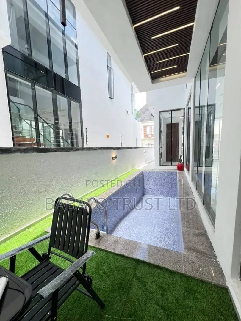 5bdrm Duplex in Lekki Phase 1 for sale in Lekki Phase 1