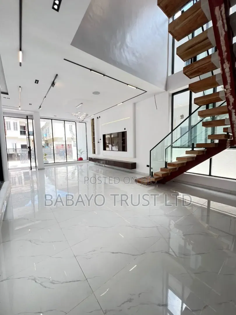 5bdrm Duplex in Lekki Phase 1 for sale in Lekki Phase 1