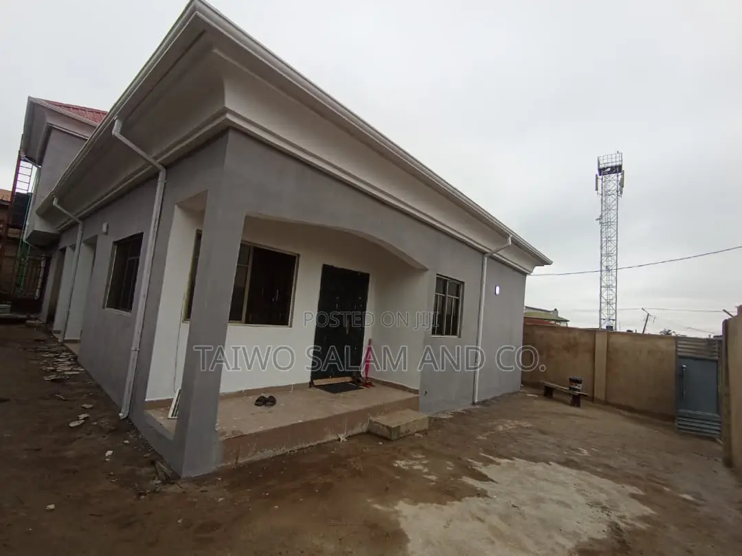 Room and Parlor for Office Use in Agbowo