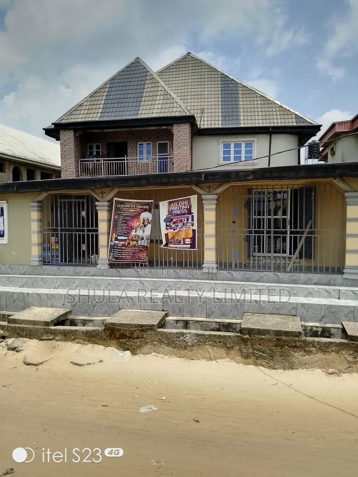 Furnished 19bdrm House in Okokomaiko for sale in Okokomaiko