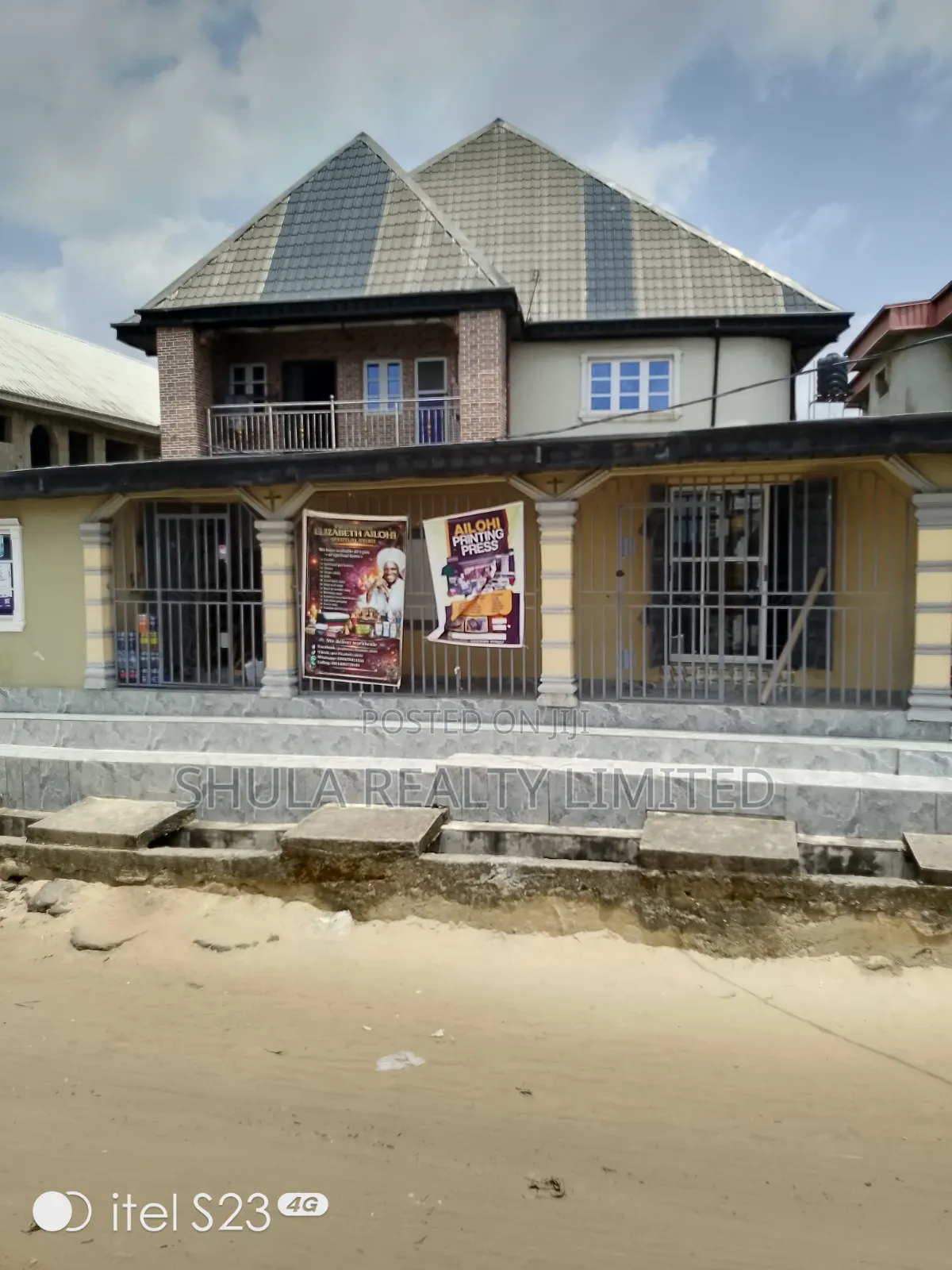 Furnished 19bdrm House in Okokomaiko for sale in Okokomaiko