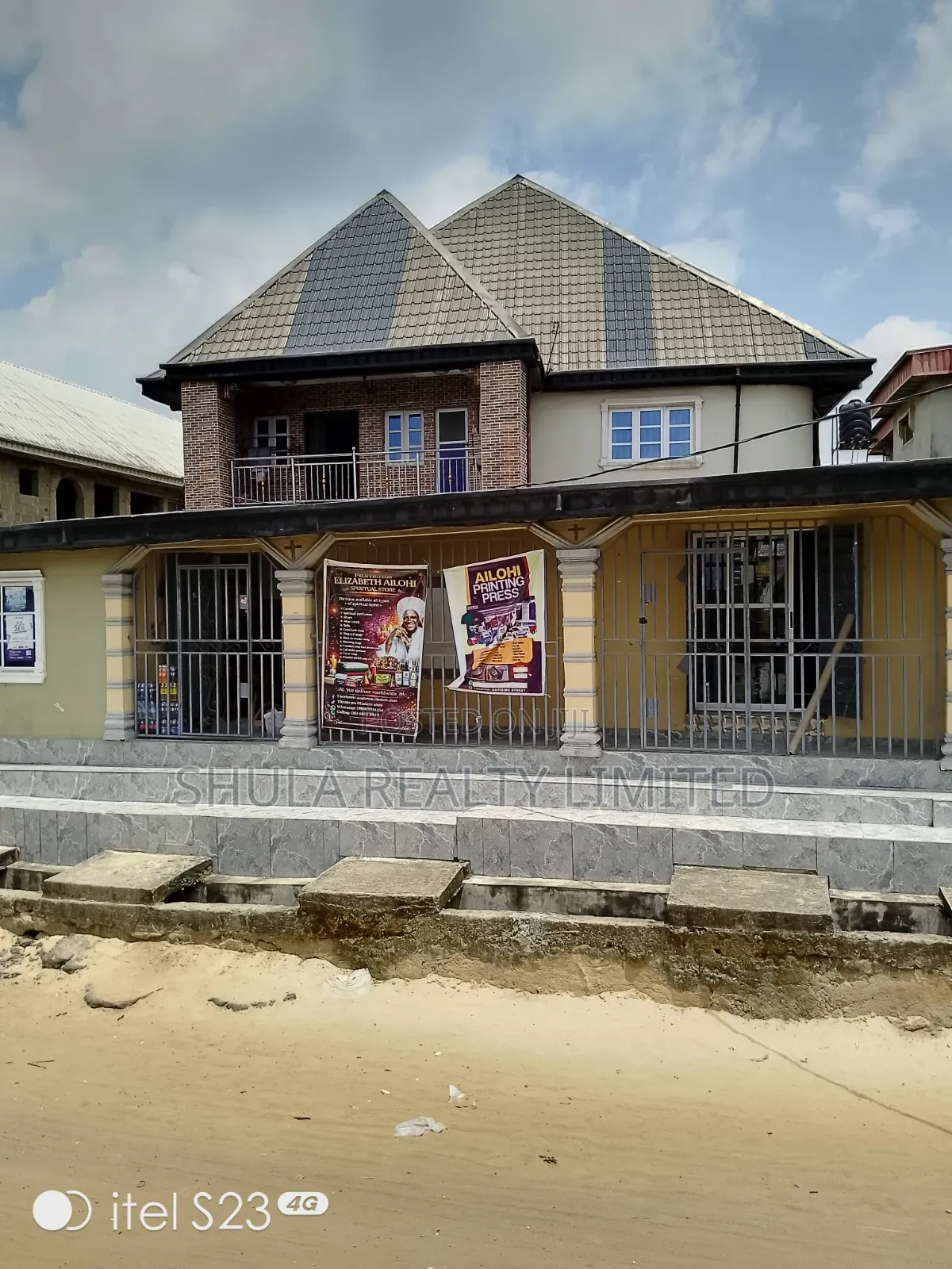 Furnished 19bdrm House in Okokomaiko for sale in Okokomaiko