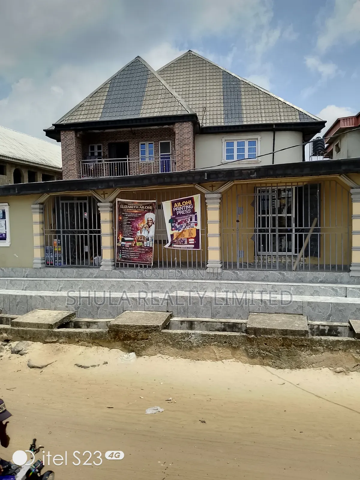 Furnished 19bdrm House in Okokomaiko for sale in Okokomaiko