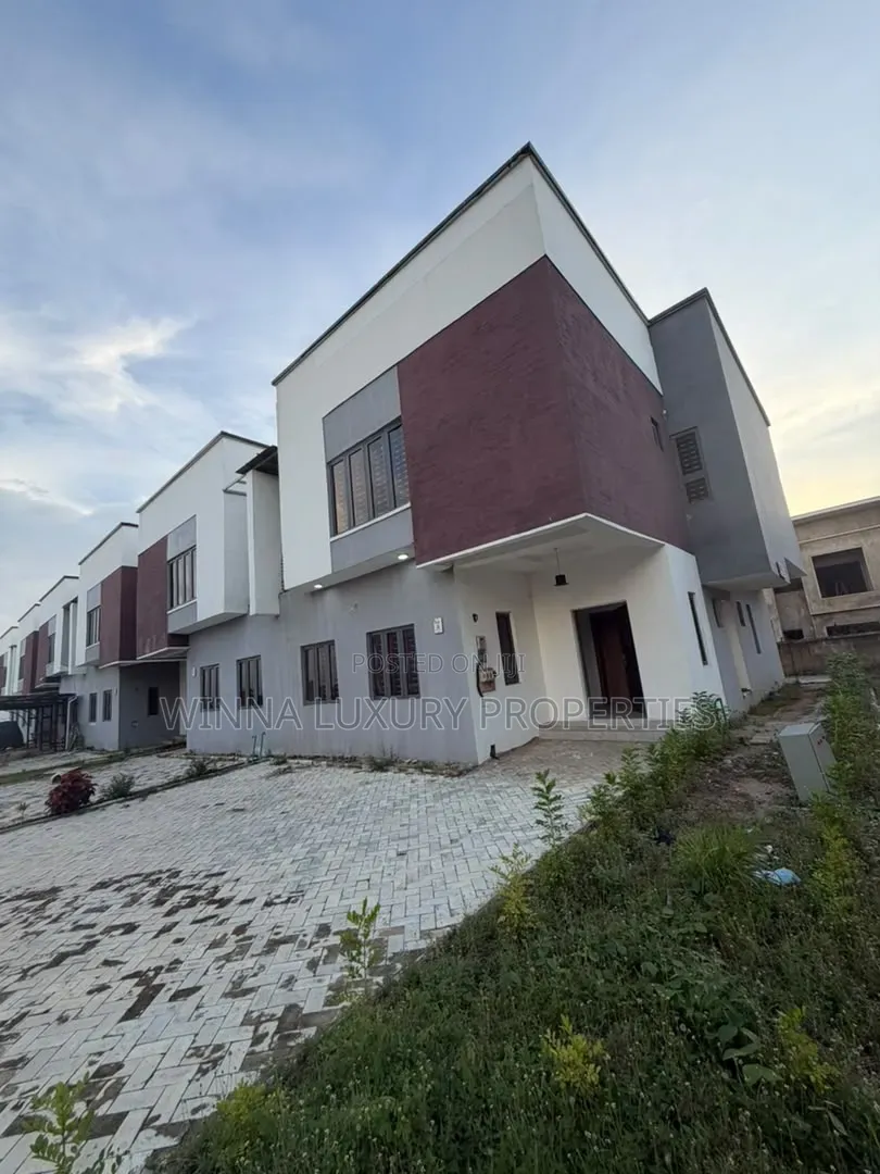 3bdrm Duplex in Fha Express By Car, Lugbe District for sale in Lugbe District