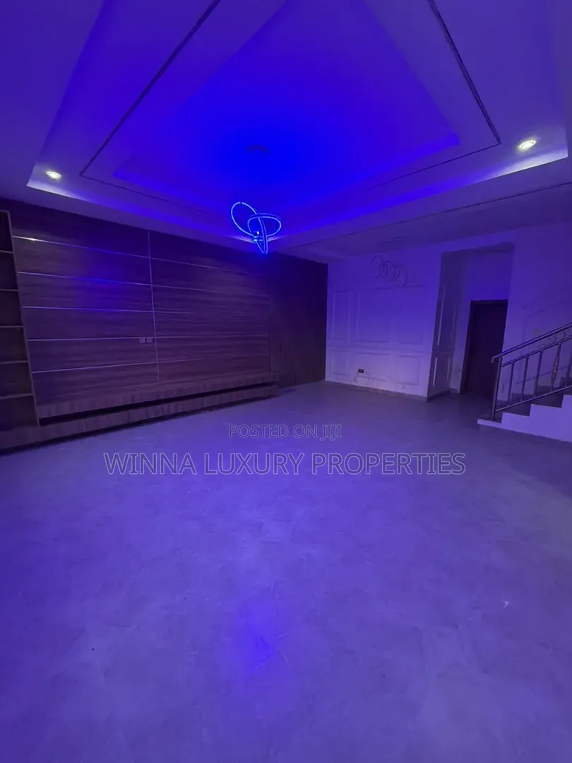3bdrm Duplex in Fha Express By Car, Lugbe District for sale in Lugbe District