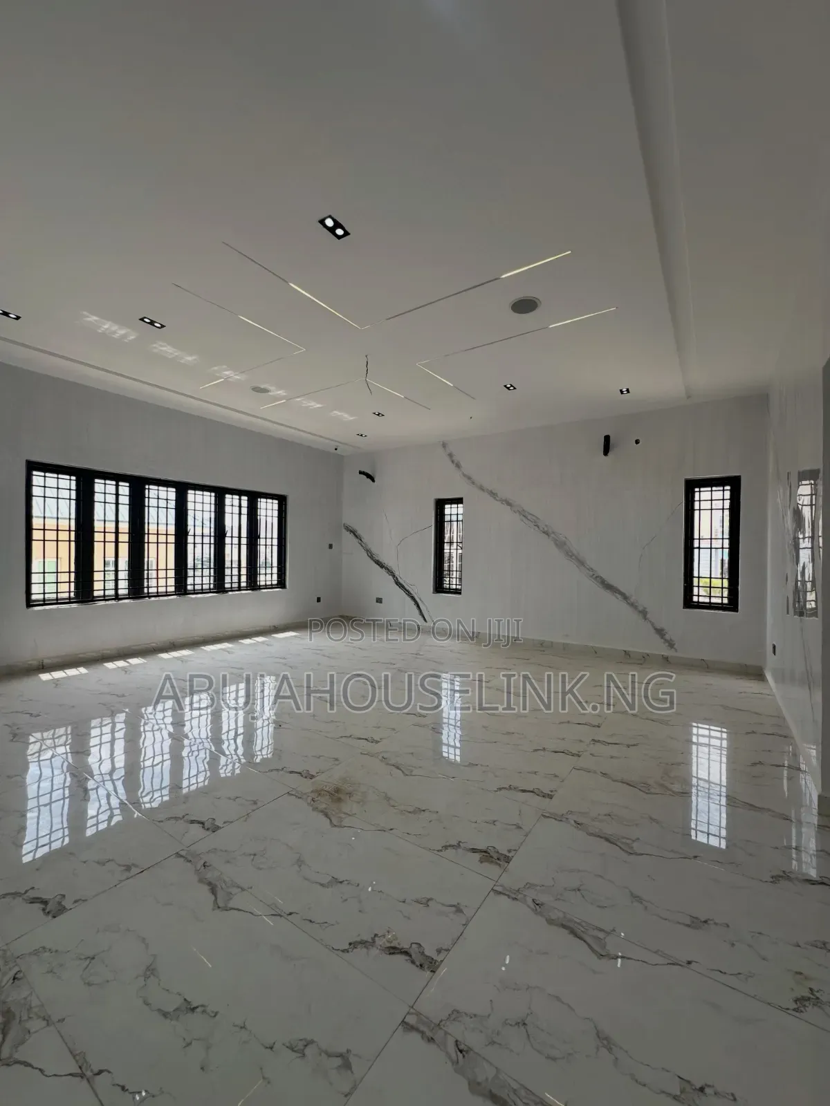 4bdrm Duplex in Apo Resettlement for sale in Apo Resettlement