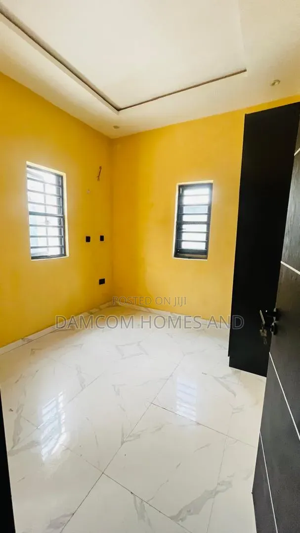 3bdrm Bungalow in Olakunle, Apata for sale in Apata