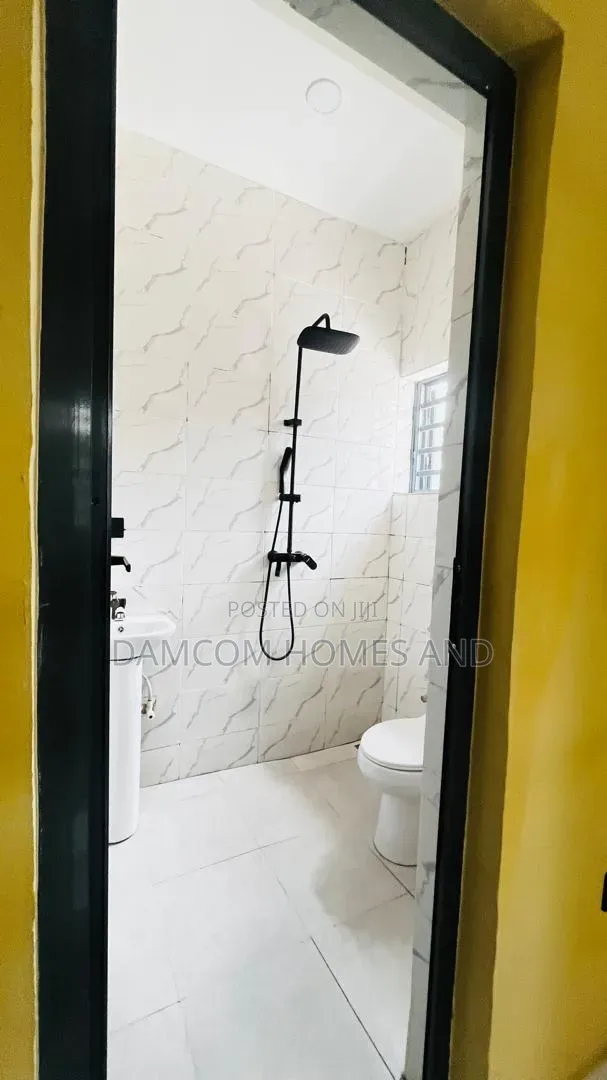 3bdrm Bungalow in Olakunle, Apata for sale in Apata