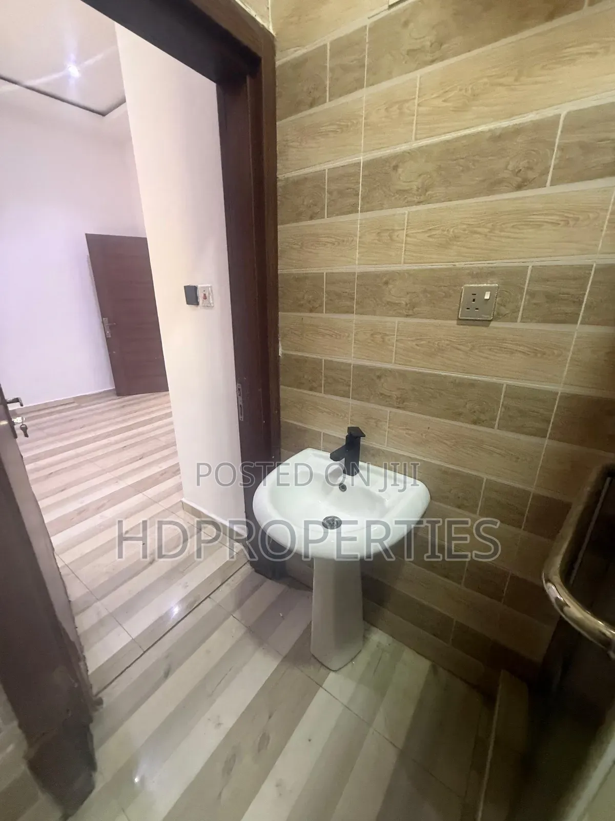 1bdrm Shared Apartment in Canalwest, Lagos Island / Lagos Island in Lagos Island / Lagos Island