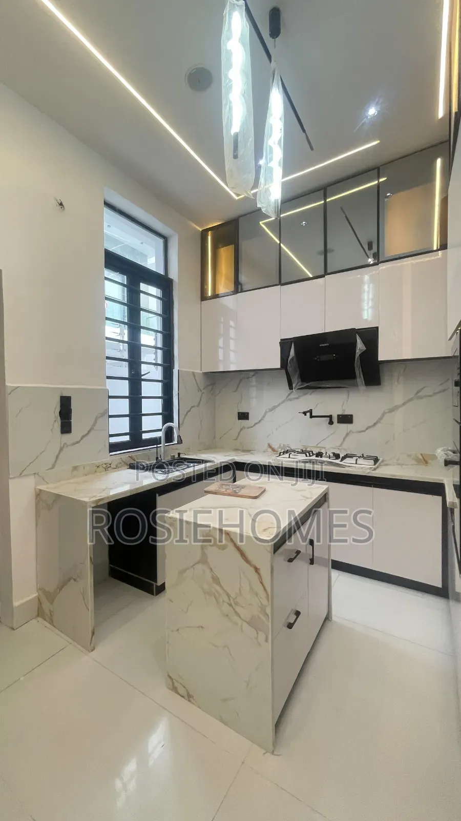 4bdrm Duplex in Ikota Gra for sale in Ikota