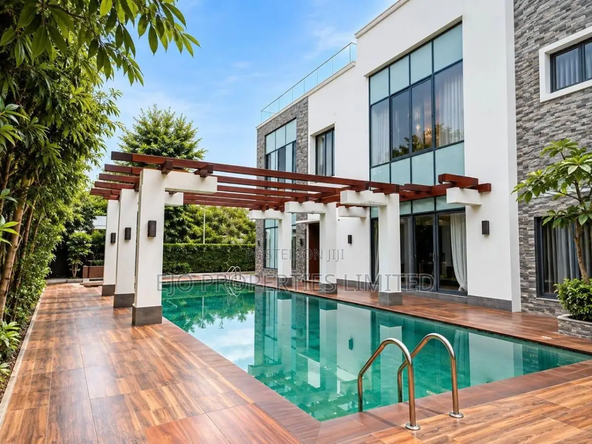 8bdrm Mansion in Osapa london for sale in Osapa london