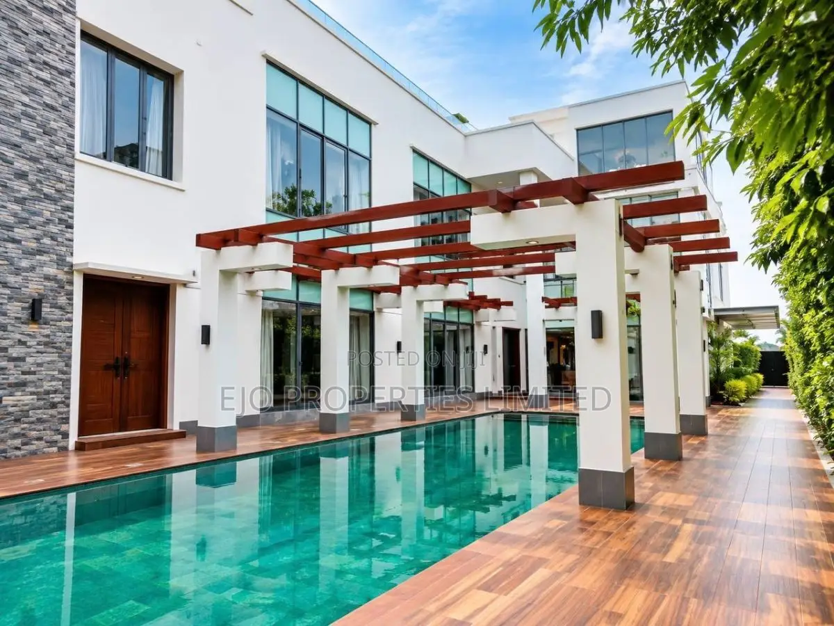 8bdrm Mansion in Osapa london for sale in Osapa london