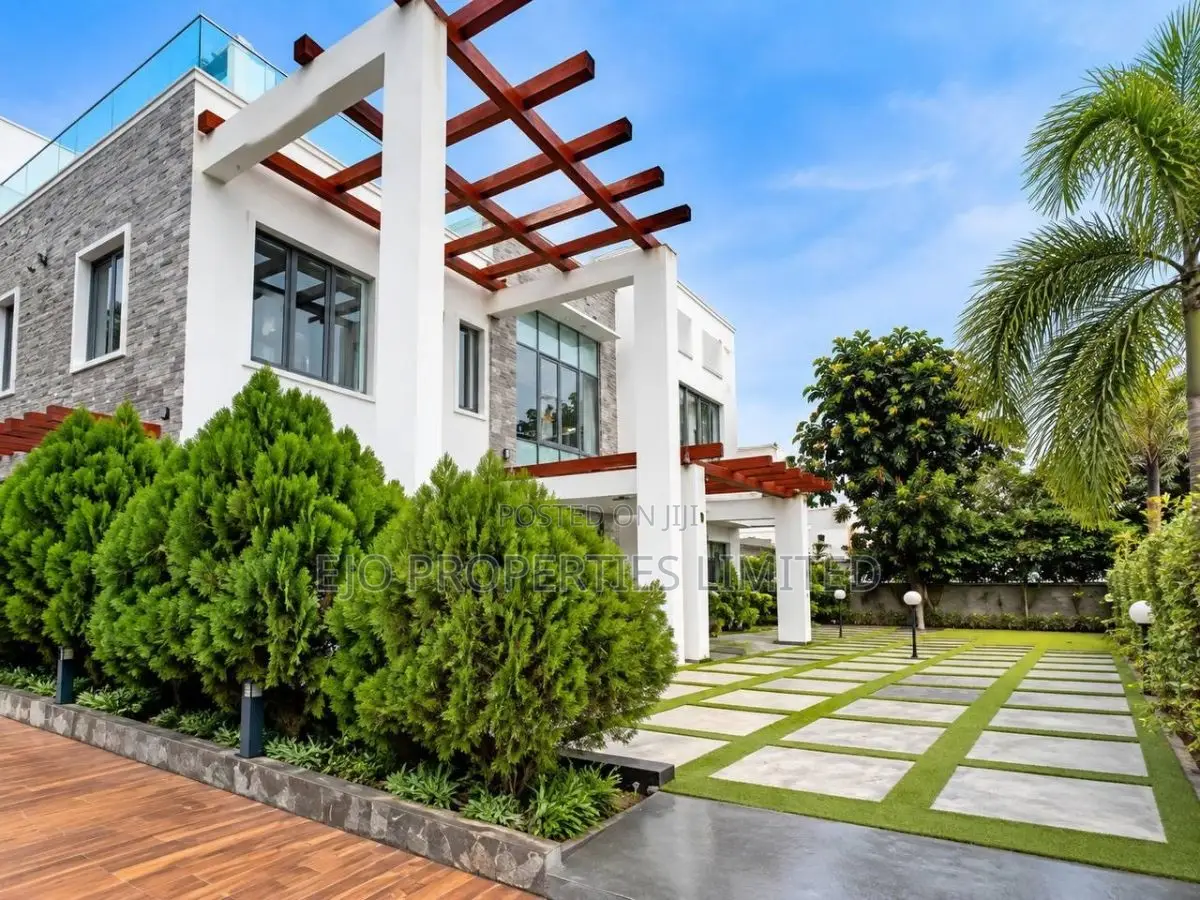 8bdrm Mansion in Osapa london for sale in Osapa london