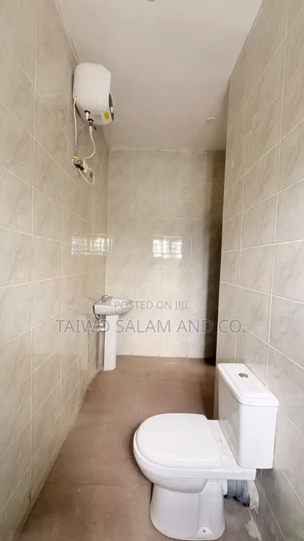 4bdrm Duplex in Kolapo Ishola Gra,, Akobo for sale in Akobo