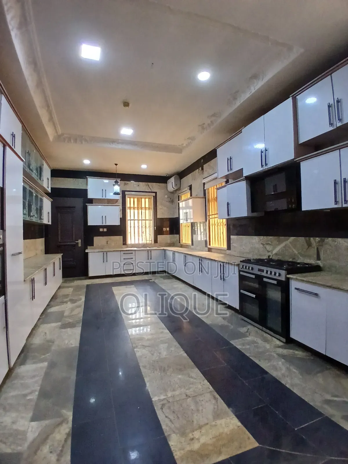 8bdrm Duplex in Katampe Extension for sale in Katampe Extension