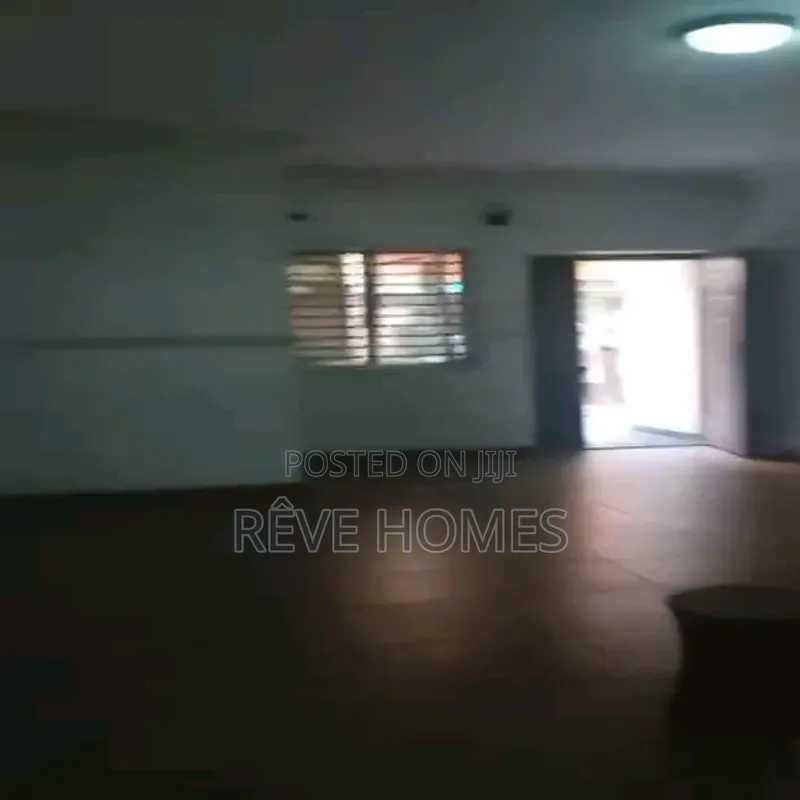 3bdrm Block of Flats in Soluyi for rent in Soluyi