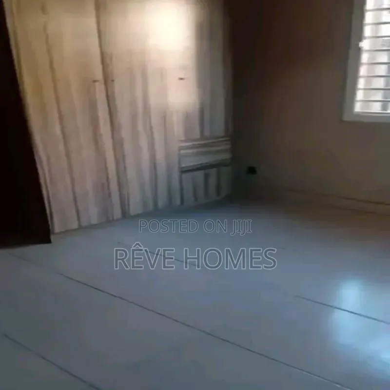 3bdrm Block of Flats in Soluyi for rent in Soluyi